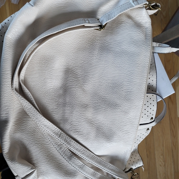 Source Unknown White Perforated Tote with Front Zip Pocket - Picture 6 of 6